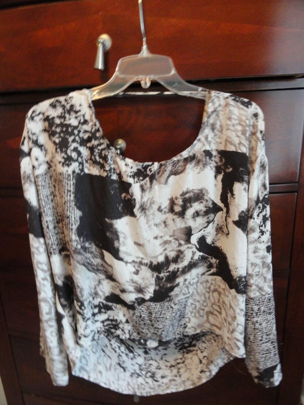 Olivaceous Chiffon 3/4 Sleeve - Cascade Drop Back - Black/White - Size M.